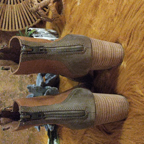 REBELS BOOTS / 8 - Picture 3 of 8